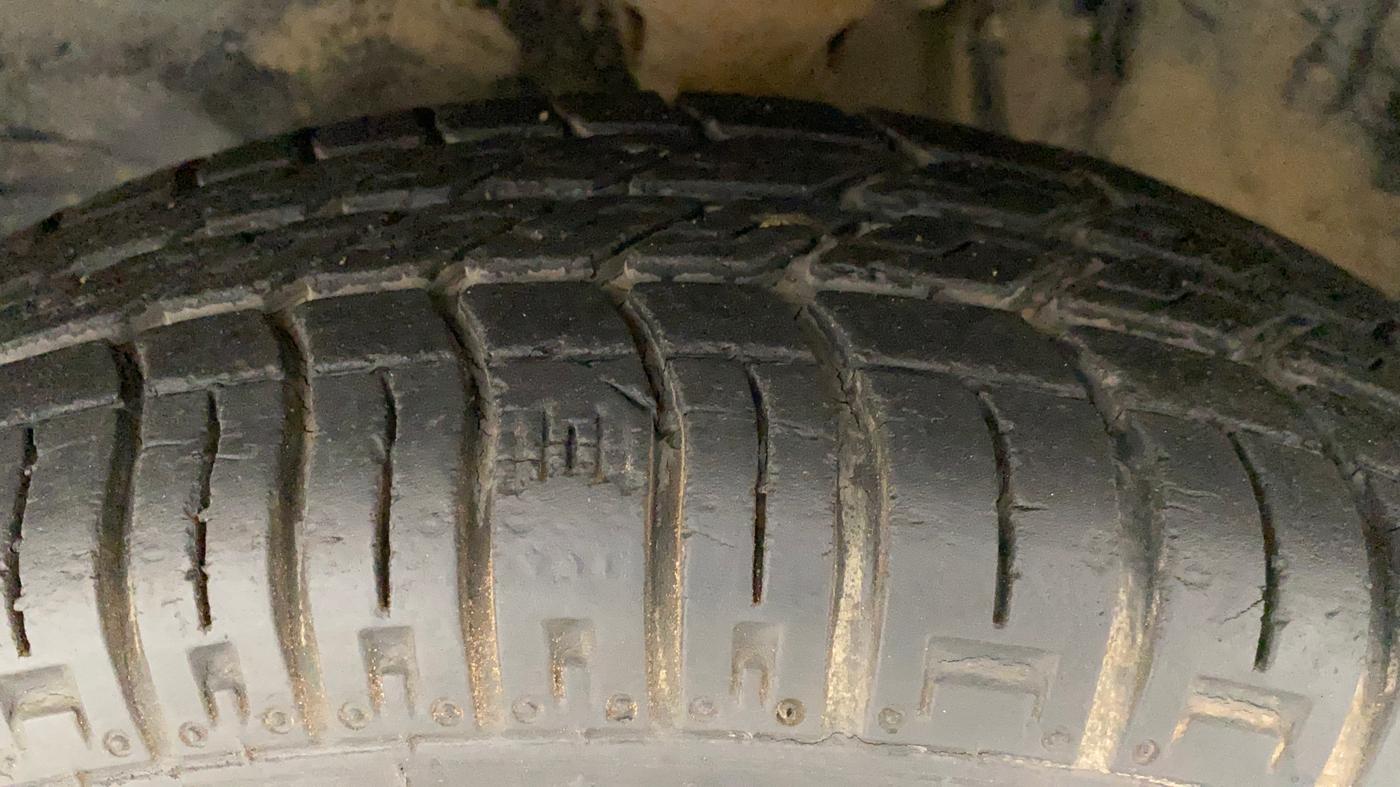 2011 Maruti Alto LXI, Petrol, Manual, 25,805 km, Left Front Tyre Tread