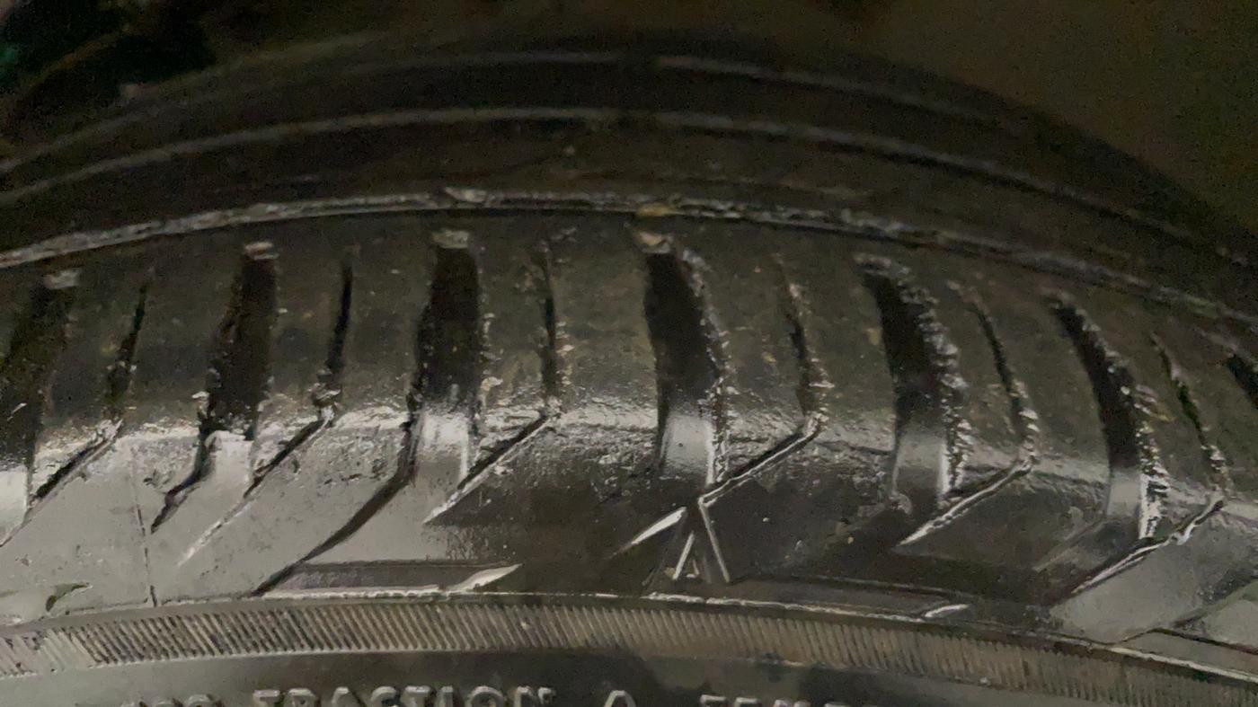 2019 Jeep Compass LIMITED PLUS PETROL AT, Petrol, Automatic, 37,628 km, Left Front Tyre Tread
