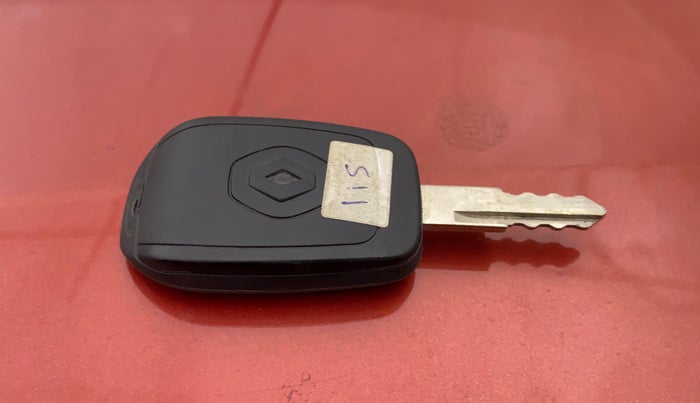 2016 Renault Kwid RXT 0.8, Petrol, Manual, 28,081 km, Lock system - Door lock knob has minor damage