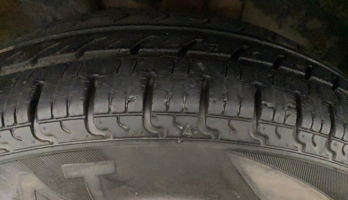 2016 Renault Kwid RXT 0.8, Petrol, Manual, 28,081 km, Right Front Tyre Tread