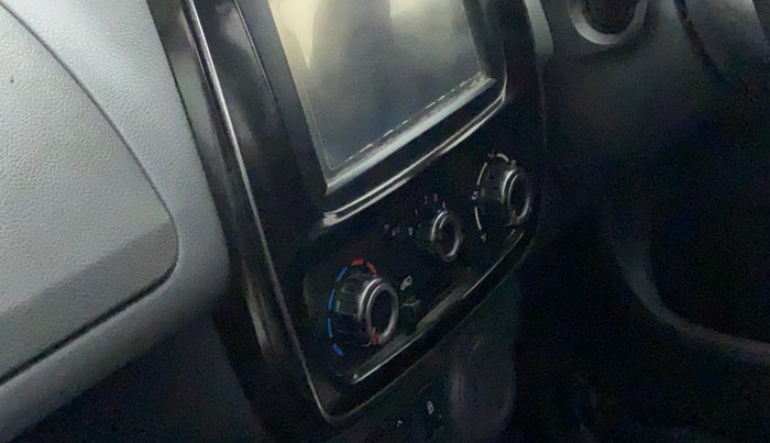 2016 Renault Kwid RXT 0.8, Petrol, Manual, 28,081 km, AC Unit - Directional switch has minor damage