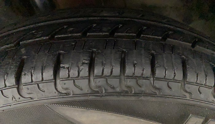 2016 Renault Kwid RXT 0.8, Petrol, Manual, 28,081 km, Left Front Tyre Tread
