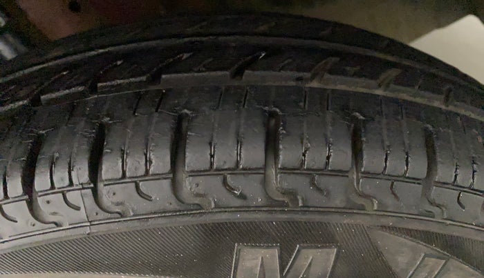 2016 Renault Kwid RXT 0.8, Petrol, Manual, 28,081 km, Left Rear Tyre Tread