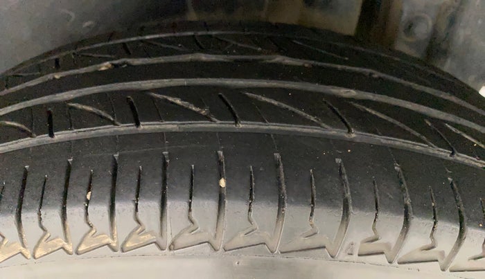 2013 Maruti Swift LXI, Petrol, Manual, 56,511 km, Left Rear Tyre Tread