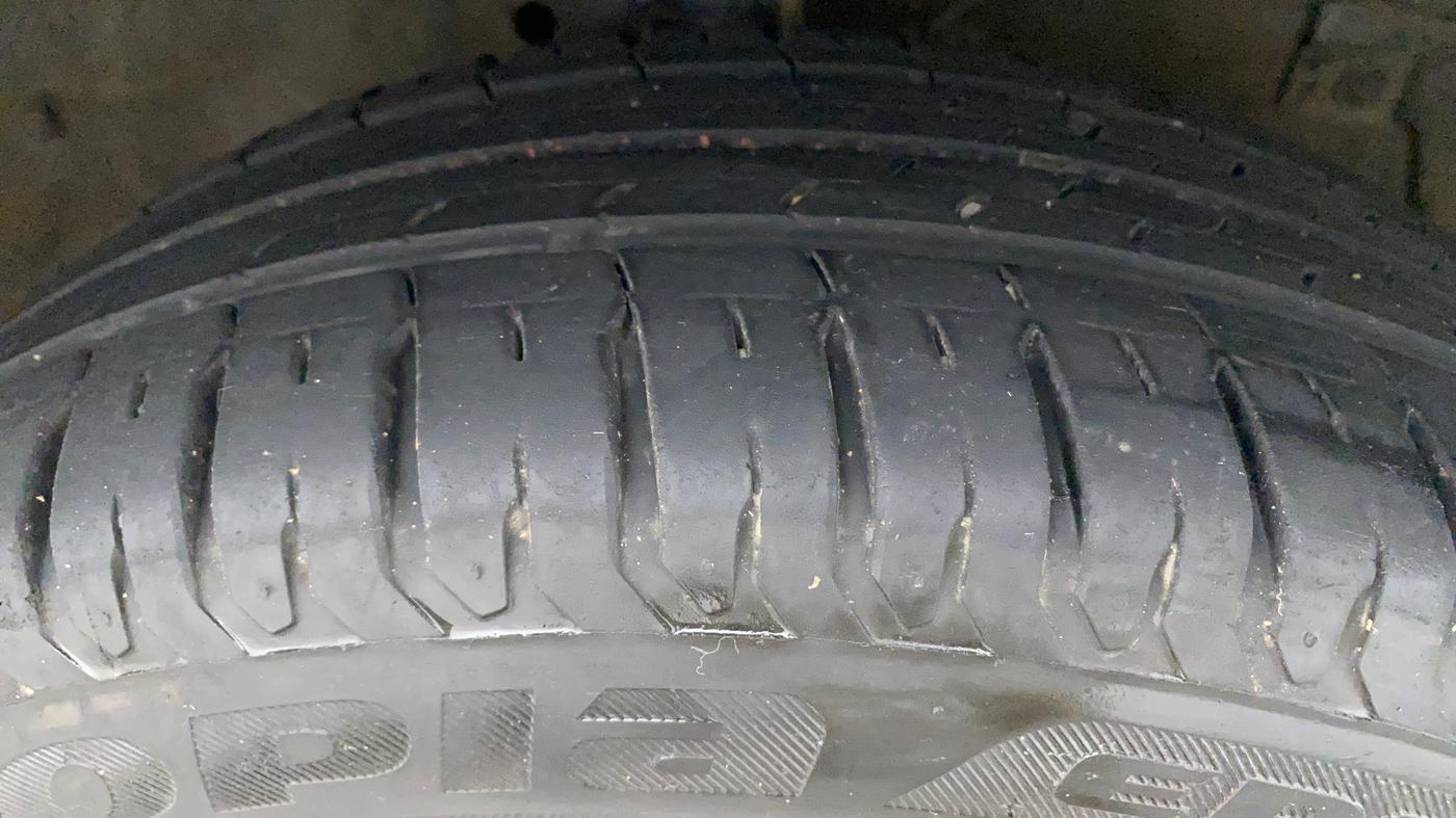 2016 Maruti Swift Dzire ZDI AMT, Diesel, Automatic, 94,069 km, Right Front Tyre Tread