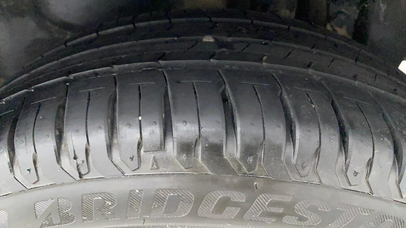 2016 Maruti Swift Dzire ZDI AMT, Diesel, Automatic, 94,069 km, Left Rear Tyre Tread