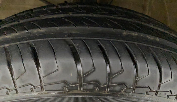 2021 Maruti Swift VXI, Petrol, Manual, 7,908 km, Right Front Tyre Tread