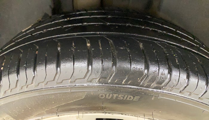 2022 Skoda SLAVIA AMBITION 1.0L TSI AT, Petrol, Automatic, 42,623 km, Right Rear Tyre Tread