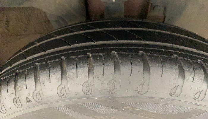 2020 Renault Kwid RXT 1.0 AMT (O), Petrol, Automatic, 18,141 km, Right Front Tyre Tread