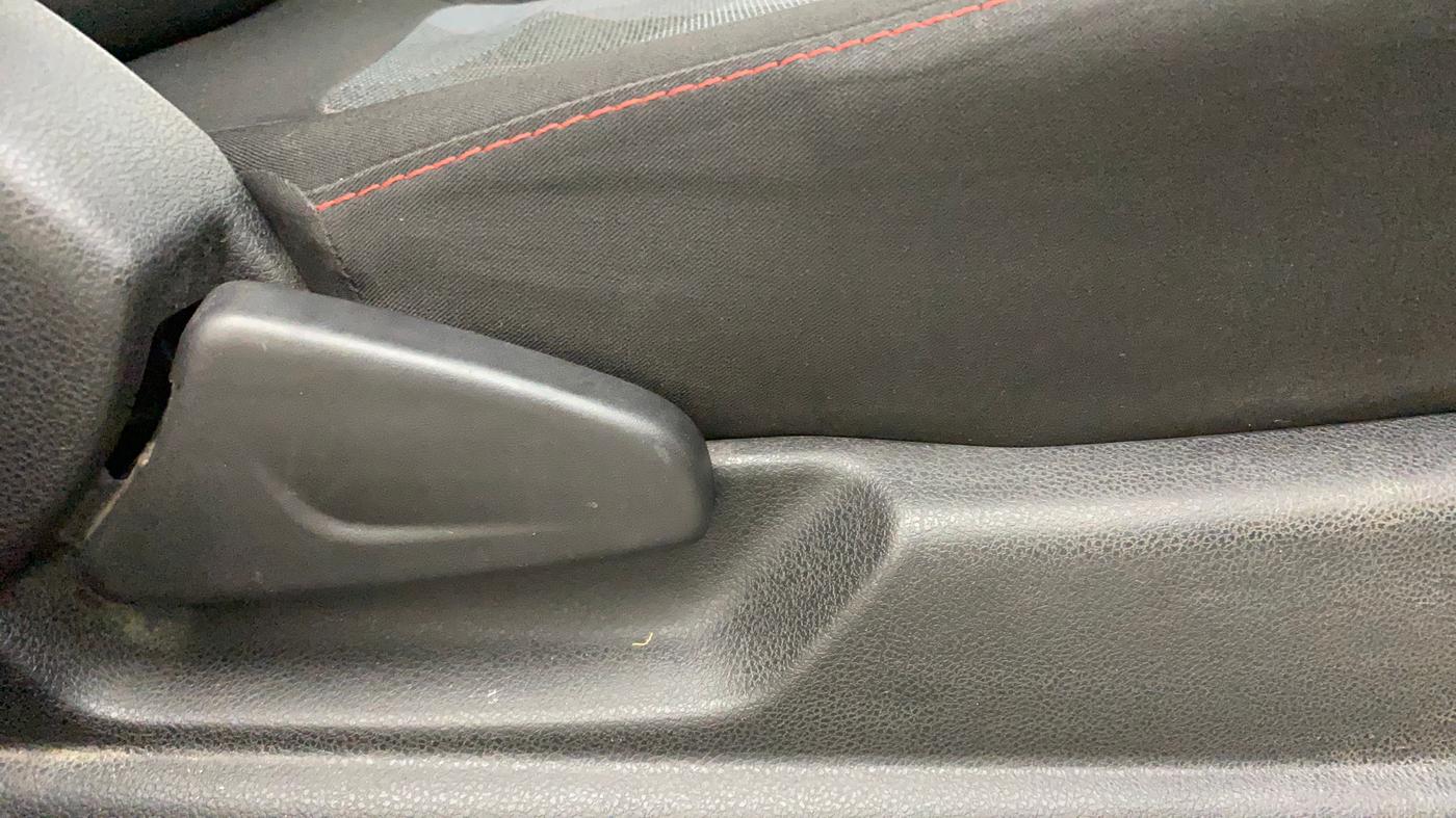 2020 Renault Kwid RXT 1.0 AMT (O), Petrol, Automatic, 18,141 km, Driver Side Adjustment Panel