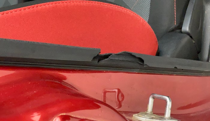 2020 Renault Kwid RXT 1.0 AMT (O), Petrol, Automatic, 18,141 km, Driver-side door - Beading has minor damage
