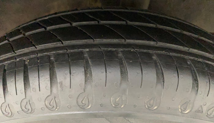 2020 Renault Kwid RXT 1.0 AMT (O), Petrol, Automatic, 18,141 km, Left Rear Tyre Tread