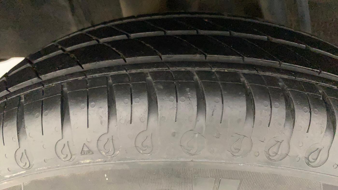 2020 Renault Kwid RXT 1.0 AMT (O), Petrol, Automatic, 18,141 km, Right Rear Tyre Tread