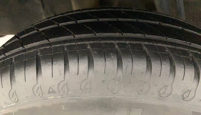 2020 Renault Kwid RXT 1.0 AMT (O), Petrol, Automatic, 18,141 km, Right Rear Tyre Tread