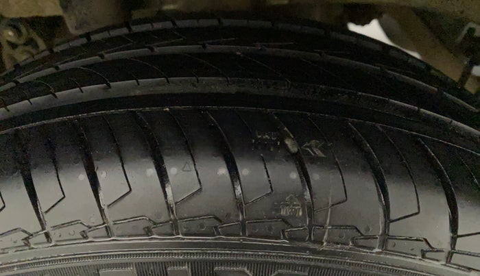 2016 Mahindra Kuv100 K4 PLUS 5 STR, Petrol, Manual, 34,936 km, Right Front Tyre Tread