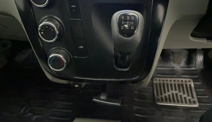 2016 Mahindra Kuv100 K4 PLUS 5 STR, Petrol, Manual, 34,936 km, Gear Lever