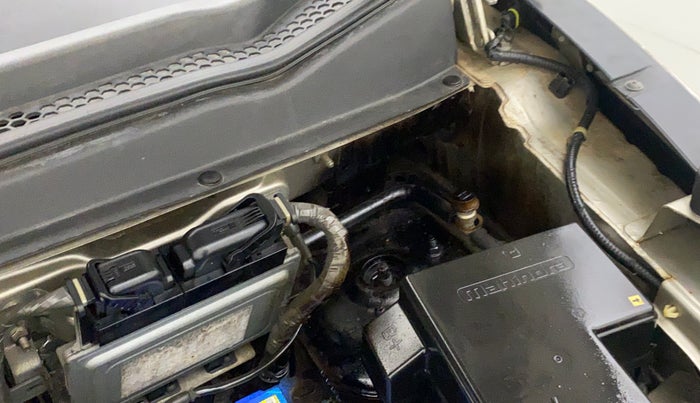 2016 Mahindra Kuv100 K4 PLUS 5 STR, Petrol, Manual, 34,936 km, Left Apron - Apron is partially repaired