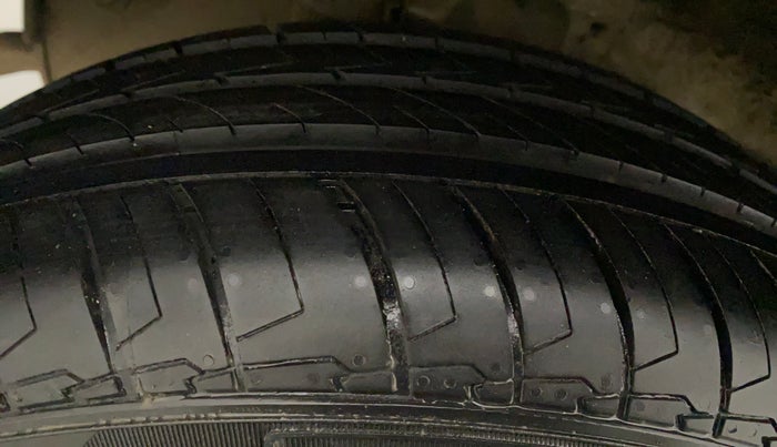 2016 Mahindra Kuv100 K4 PLUS 5 STR, Petrol, Manual, 34,936 km, Right Rear Tyre Tread