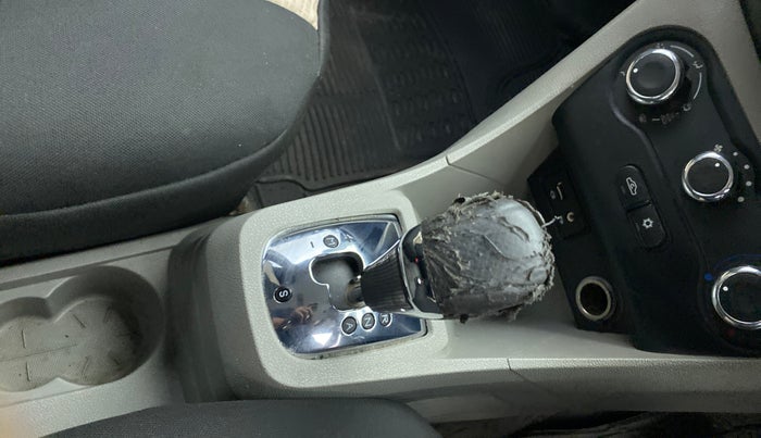 2018 Tata Tiago XZA PETROL, Petrol, Automatic, 67,341 km, Gear lever - Knob cover torn