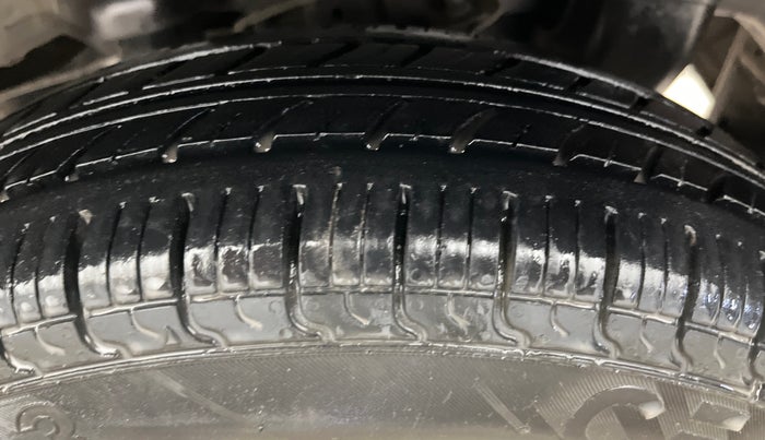 2015 Hyundai Eon ERA +, Petrol, Manual, 58,249 km, Left Rear Tyre Tread