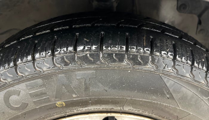 2015 Hyundai Eon ERA +, Petrol, Manual, 58,249 km, Right Front Tyre Tread