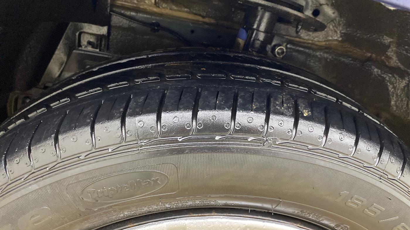 2018 Maruti Ciaz SIGMA 1.5 SHVS MT  PETROL, CNG, Manual, 87,826 km, Left Front Tyre Tread