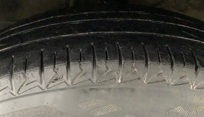 2011 Hyundai i10 ERA 1.1, Petrol, Manual, 38,374 km, Left Front Tyre Tread