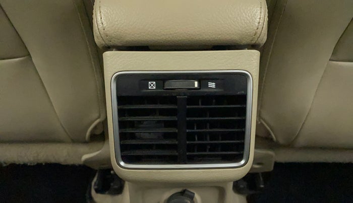 2018 Maruti Ciaz ALPHA  AT 1.5 SHVS PETROL, Petrol, Automatic, 79,816 km, AC Unit - Rear vent has minor damage