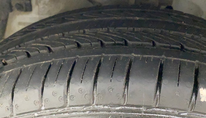 2018 Maruti Ciaz ALPHA  AT 1.5 SHVS PETROL, Petrol, Automatic, 79,816 km, Left Front Tyre Tread