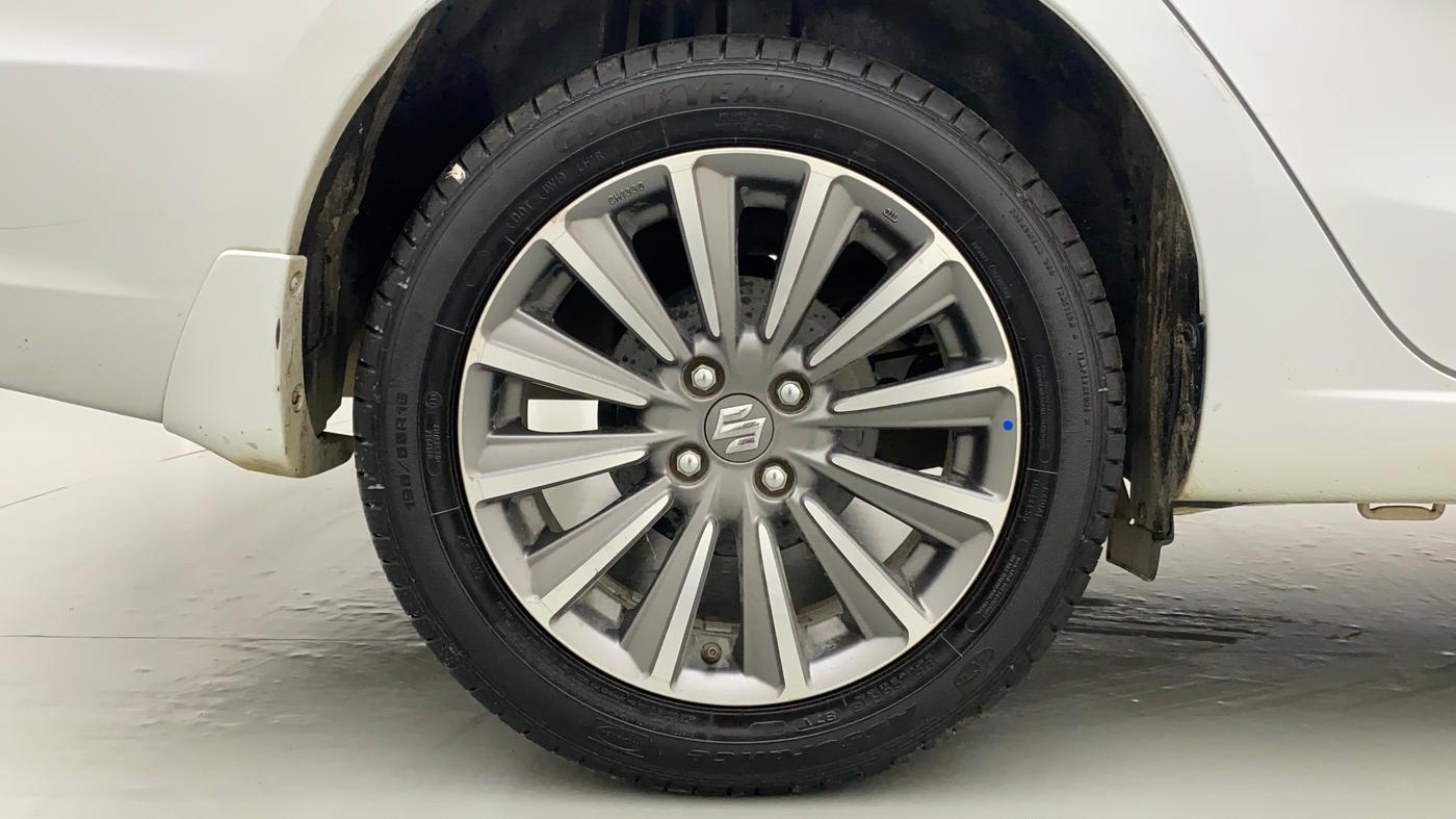2018 Maruti Ciaz ALPHA  AT 1.5 SHVS PETROL, Petrol, Automatic, 79,816 km, Right Rear Wheel