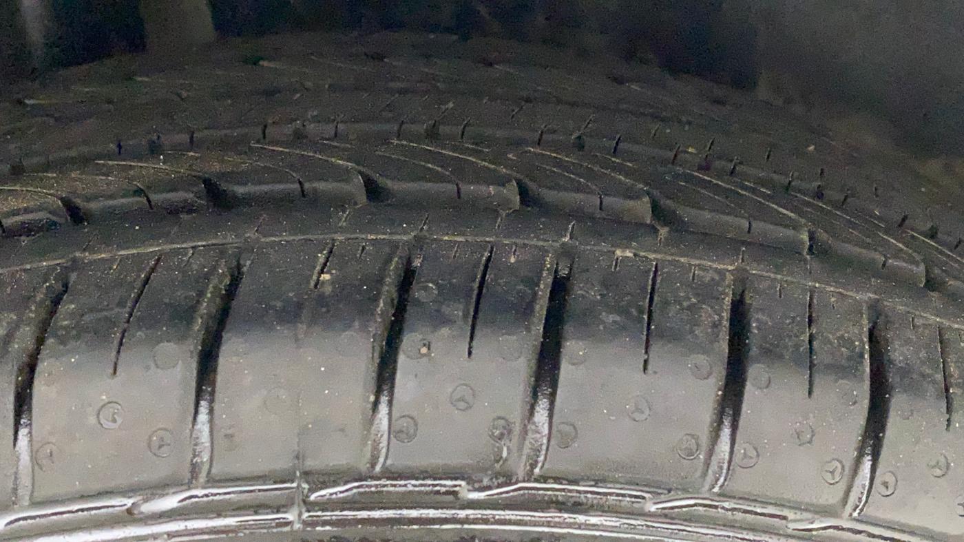 2018 Maruti Ciaz ALPHA  AT 1.5 SHVS PETROL, Petrol, Automatic, 79,816 km, Right Rear Tyre Tread