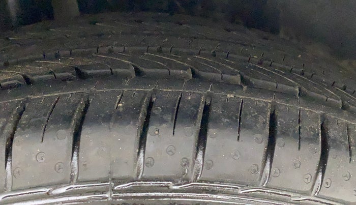 2018 Maruti Ciaz ALPHA  AT 1.5 SHVS PETROL, Petrol, Automatic, 79,816 km, Right Rear Tyre Tread