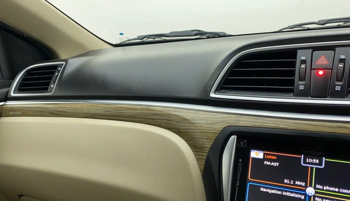2018 Maruti Ciaz ALPHA  AT 1.5 SHVS PETROL, Petrol, Automatic, 79,816 km, AC Unit - Front vent has minor damage