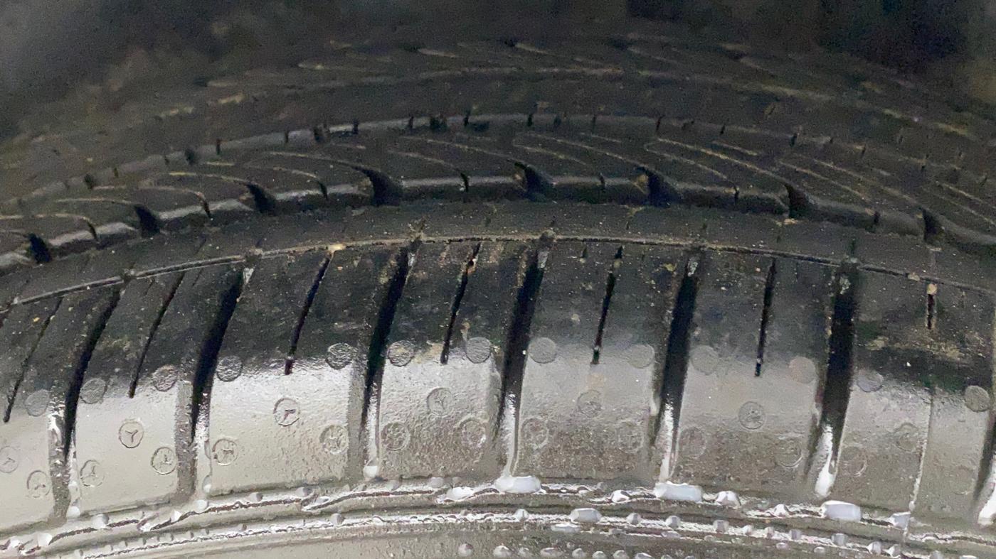 2018 Maruti Ciaz ALPHA  AT 1.5 SHVS PETROL, Petrol, Automatic, 79,816 km, Left Rear Tyre Tread