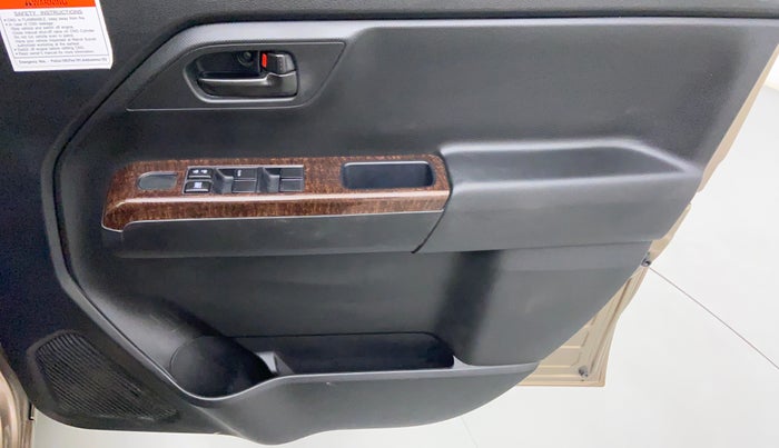 2021 Maruti New Wagon-R LXI CNG 1.0 L, CNG, Manual, 14,184 km, Driver Side Door Panels Control