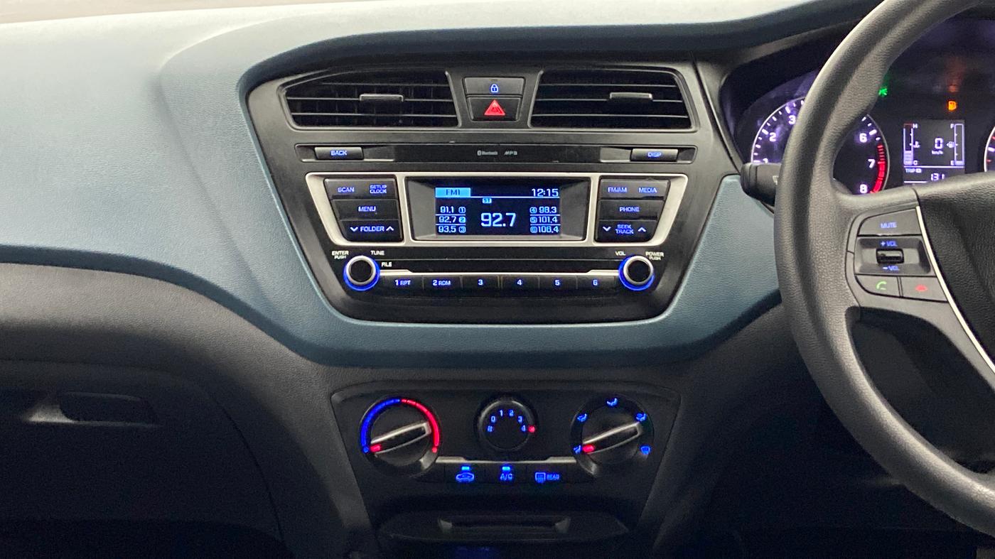 2016 Hyundai i20 Active 1.2 S, Petrol, Manual, 1,36,572 km, Air Conditioner