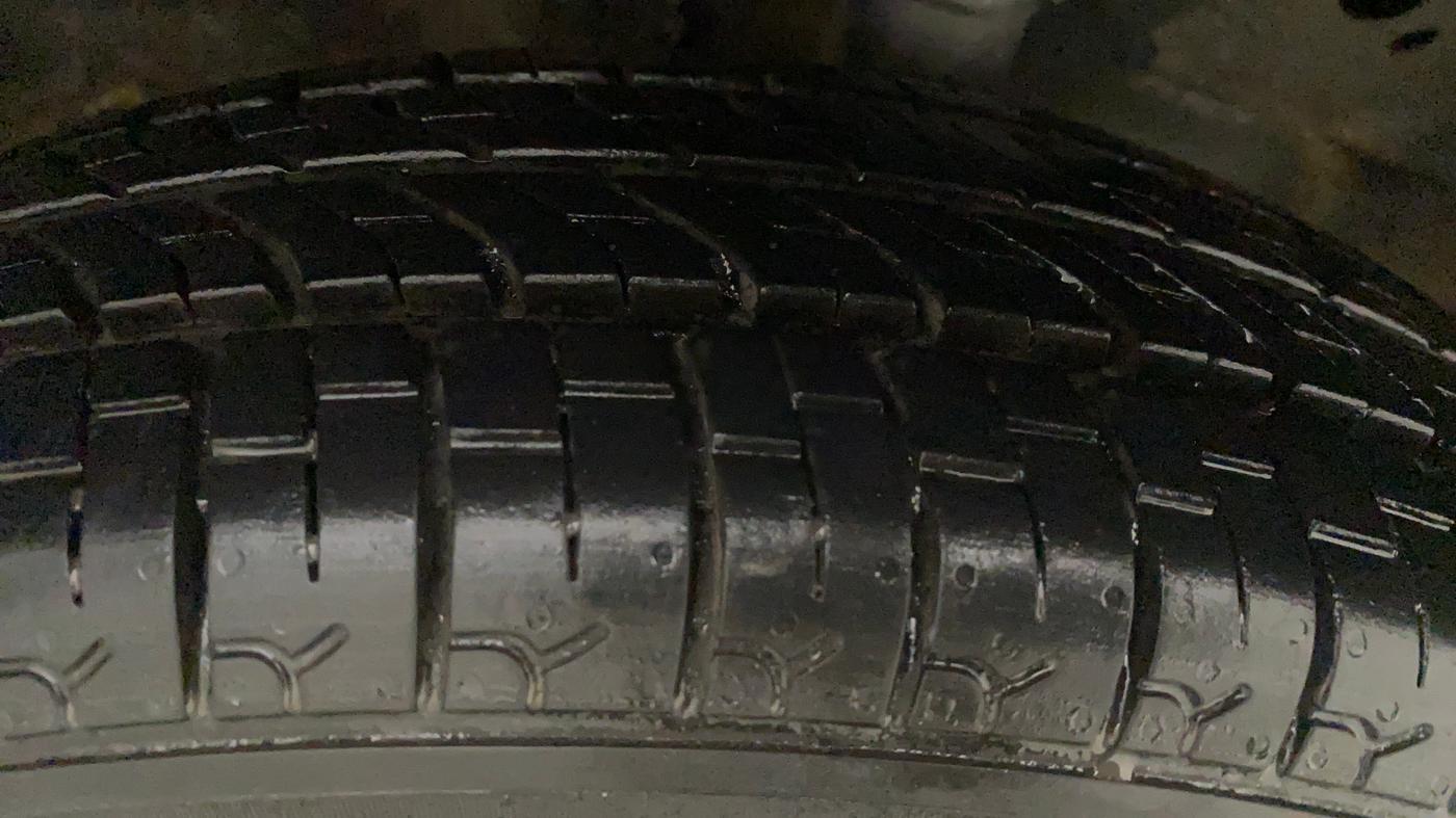2014 Maruti Wagon R 1.0 LXI CNG, CNG, Manual, 94,053 km, Right Rear Tyre Tread