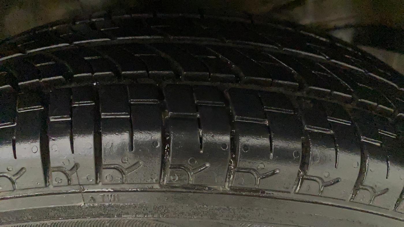 2014 Maruti Wagon R 1.0 LXI CNG, CNG, Manual, 94,053 km, Left Front Tyre Tread