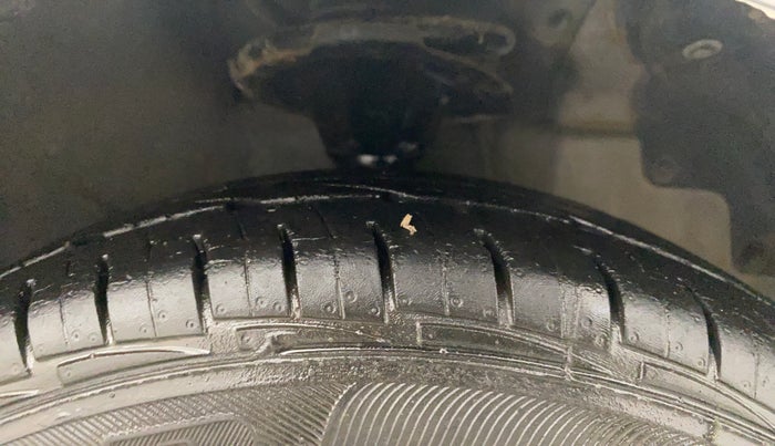 2012 Hyundai Eon D-LITE, Petrol, Manual, 7,705 km, Right Front Tyre Tread