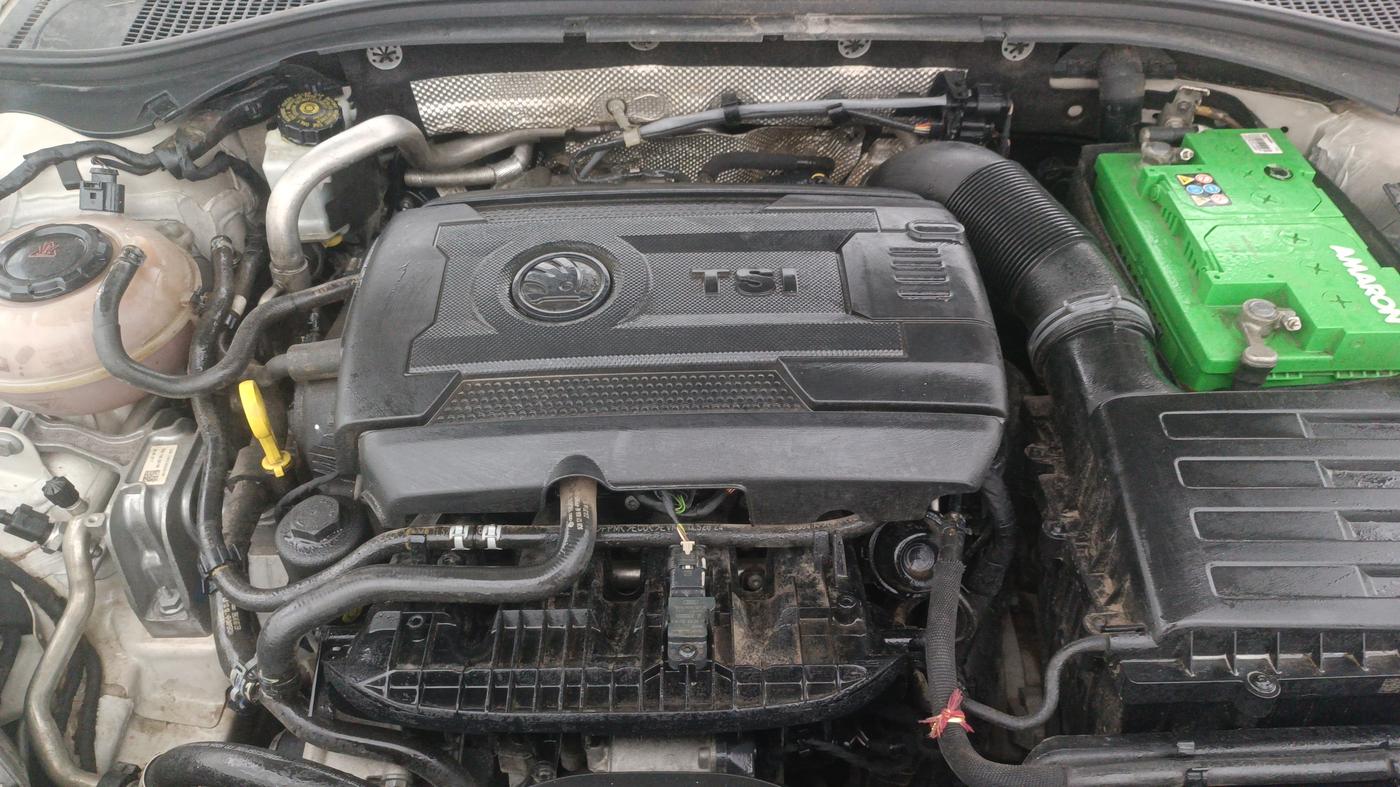 2017 Skoda Superb L&K 1.8 TSI AT, Petrol, Automatic, 80,121 km, Engine View