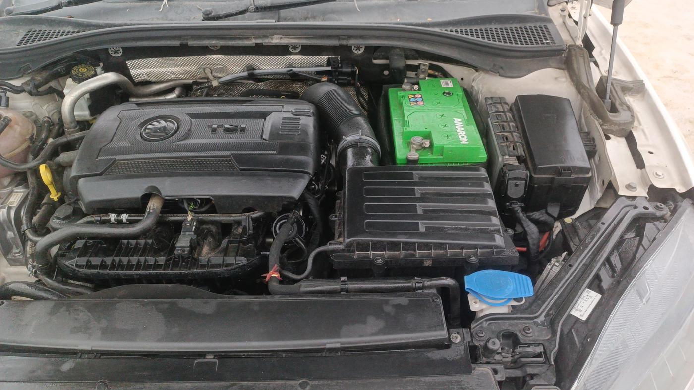 2017 Skoda Superb L&K 1.8 TSI AT, Petrol, Automatic, 80,121 km, Engine View - Left