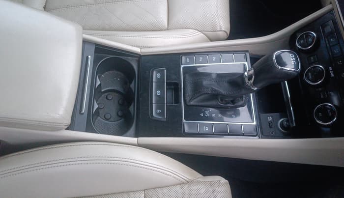 2017 Skoda Superb L&K 1.8 TSI AT, Petrol, Automatic, 80,121 km, Gear Lever