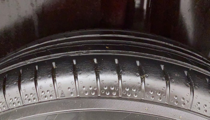 2012 Volkswagen Polo COMFORTLINE 1.2L PETROL, Petrol, Manual, 76,949 km, Left Rear Tyre Tread