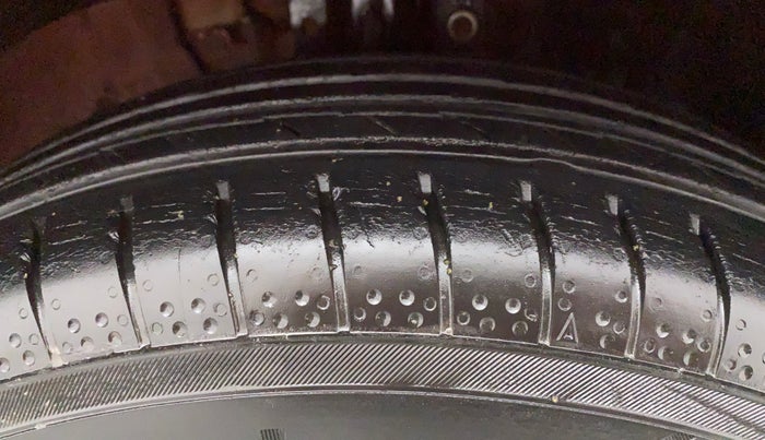 2012 Volkswagen Polo COMFORTLINE 1.2L PETROL, Petrol, Manual, 76,949 km, Right Front Tyre Tread