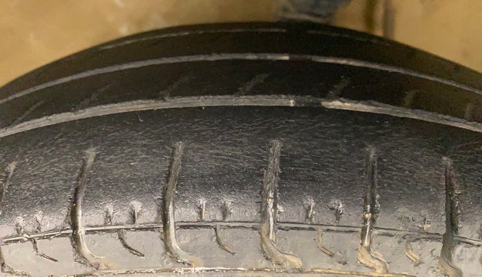 2017 Maruti Alto 800 VXI, Petrol, Manual, 41,837 km, Left Front Tyre Tread