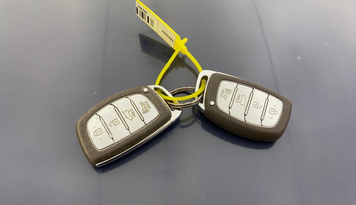 2020 Hyundai VENUE SX PLUS 1.0 TURBO DCT, Petrol, Automatic, 51,905 km, Key Close Up