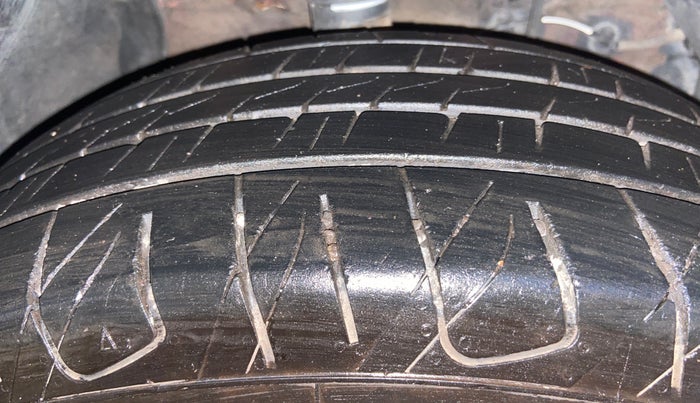 2019 Maruti Vitara Brezza ZDI PLUS, Diesel, Manual, 1,22,521 km, Right Front Tyre Tread