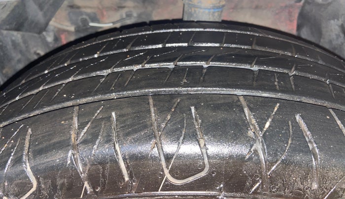 2019 Maruti Vitara Brezza ZDI PLUS, Diesel, Manual, 1,22,521 km, Left Front Tyre Tread