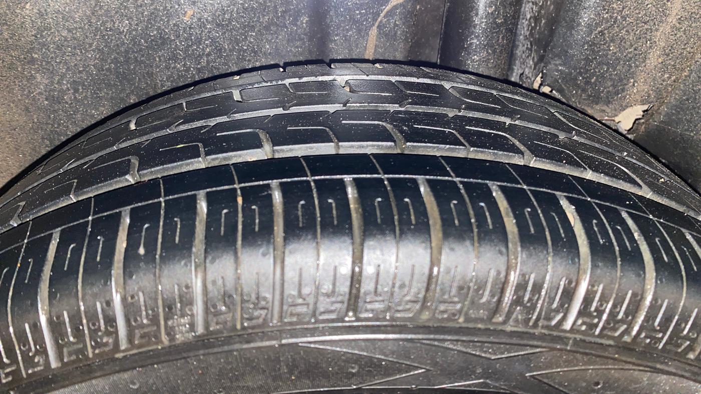 2015 Maruti Ciaz ZDI+ SHVS, Diesel, Manual, 71,836 km, Left Rear Tyre Tread