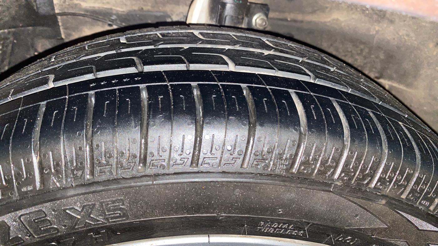 2015 Maruti Ciaz ZDI+ SHVS, Diesel, Manual, 71,836 km, Left Front Tyre Tread